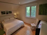 Stylish Chalet with Room - Feriehus