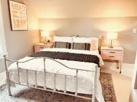 Charming craftsman 3-bedroom, home with AC and hot tub in downtown Prosser WA!