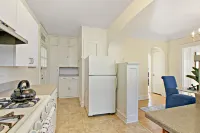 Elm D2 Hotels in Skokie