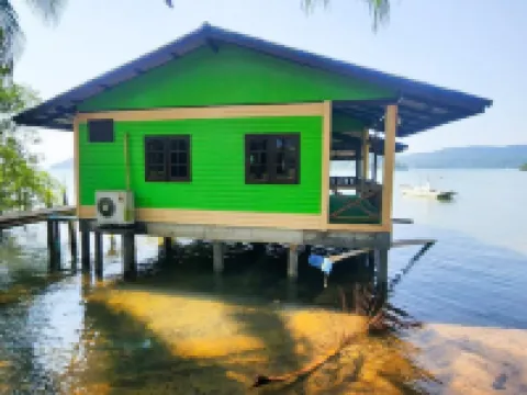 Banmae Resort Kohchang Hotels near Wai Chak Beach