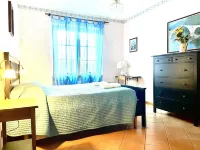Prestigious Self Catering Holiday Villa For Rent in Barga, Lucca, Firenze, Các khách sạn ở Barga