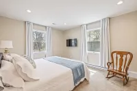Bright & Beautiful - Family-Friendly, Newly Renovated, Steps to the Shore! - Boutique