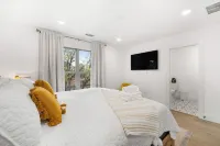 Kennesaw Charm-3 Min to Downtown & Pet Friendly!