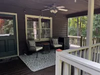 Secluded GA Cabin on 3 acres, 10 minutes from Historic Downtown Newnan, GA