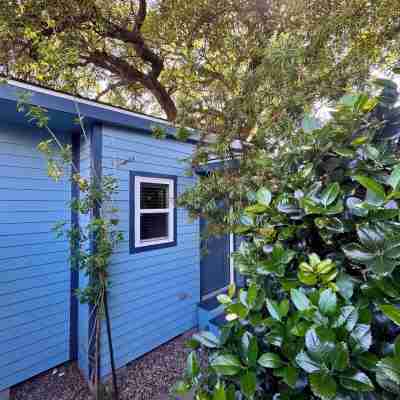 Charming Studio Cabin under Oak tree 2 mins walk to Magazine quiet neighborhood, Hotel Exterior