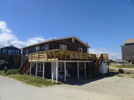 Semi-Oceanfront/Oceanview- Nags Head, 2 living spaces, Everyone has their space!