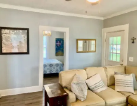 The Bungalow - Charming 3-bedroom house close to everything in Florence