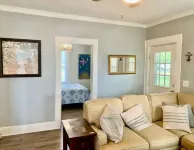 The Bungalow - Charming 3-bedroom house close to everything in Florence