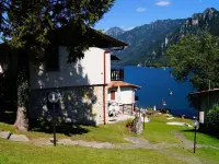 Directly on the lake with panoramic views Hotels in Idro