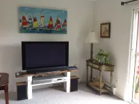 2 Bedroom newly renovated townehouse, beautifully decorated at Garfield House