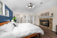 Woodlands Area Lakeview Retreat