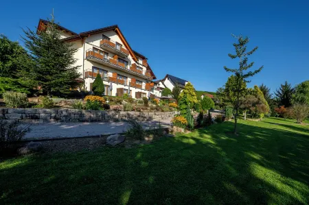 Hotel-Gasthof Rose Отели в г. Лаутенбах