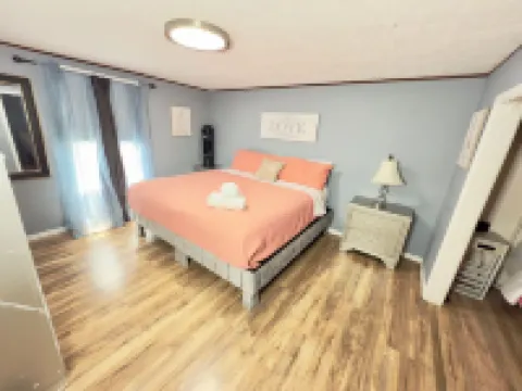2 Bedrooms, 3 Beds, 2 Bathrooms Cozy House by the Bay. Hotels in Bacliff