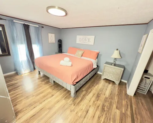 2 Bedrooms, 3 Beds, 2 Bathrooms Cozy House by the Bay. Hotéis em Bacliff