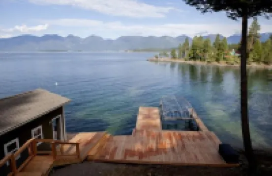 Lake House with Sauna, kayaks, S.U.Ps, snorkeling sets and boat parking