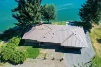 SERENE LAKEFRONT ESCAPE WITH PRIVATE BOAT RAMP AND LAKE & MOUNTAIN VIEWS
