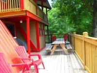 Cozy, Rustic A Frame on Big Creek Sleeping 8-10 Guests Hotels in Campbell County