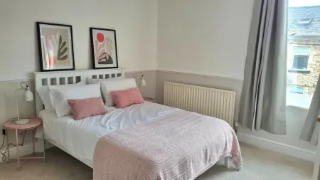 Brylie House, Large Central Family Home Отели рядом с достопримечательностью «Catgill Farm»