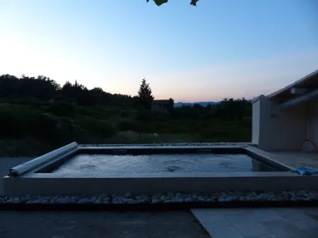 Provencal farmhouse with pool at the foot of Mont-Ventoux Отели в г. Малосен