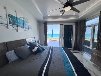 Experience Pure Serenity on a Private Ocean Front Villa w/ Heated Pool & Gazebo فنادق في 