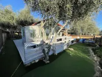 Zenful Avo-Cottage w/hot tub — 5 min from the beach & hiking!