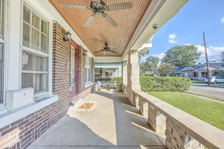 Cute Cottage, Walk to Overton Park & Memphis Zoo