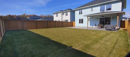 Cozy, spacious family home w/ Arcade! 5 mins from Beach! Отели в г. Порт Станли