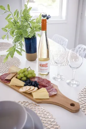 Gorgeous renovated-5 min to Main St-BBQ-Firepit-Free Sandbanks pass-Pac Man game