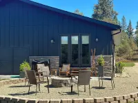 Modern,  but cozy apartment with spectacular views of the Bitterroot mountains