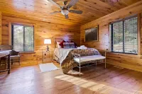 Mountain Cabin with 180 degree panoramic views just 15 minutes from Hanging Rock