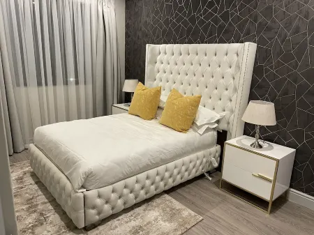 Modern house right in the middle of Fourways Отели рядом с достопримечательностью «Берд Гарденс»