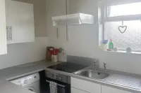 Homely & Comfy 2Br Nr High Street & Beach by Everhome Ltd