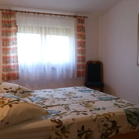 Air-conditioned apartment 250 m from the beach with private boat mooring