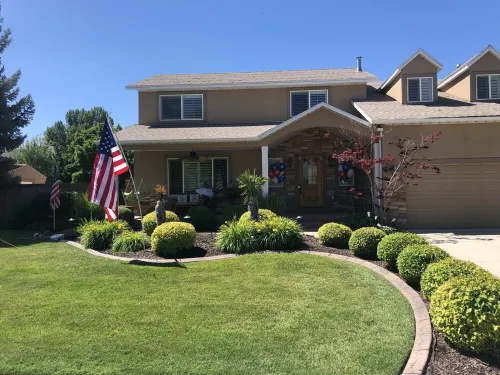 Beachy Home in Provo. Large deck with builtin hot tub, Fire pit, Palapa