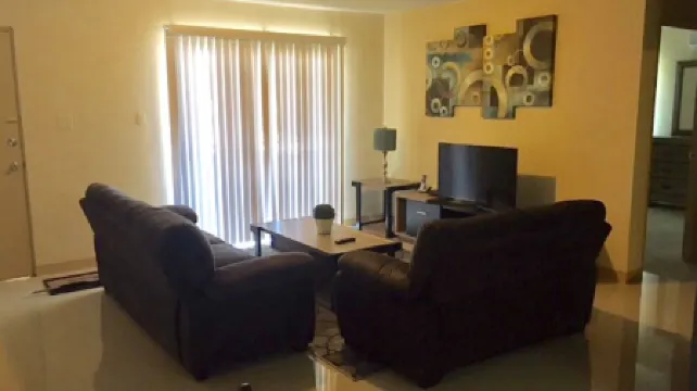 Must See! Private 2 bedroom/1 Ba Free parking/Free WiFi/3 AC units