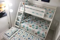 Seacret Hideout - Bayside - 1 block to beach, Seacrets and more. - 자쿠지