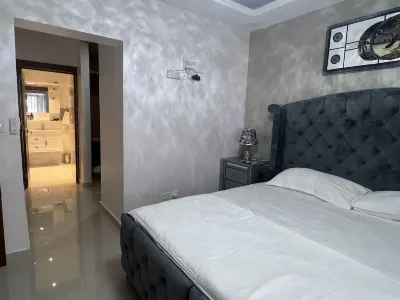 2Br Condo with Rooftop Terrace and Jacuzzi/Pool Hotels in 