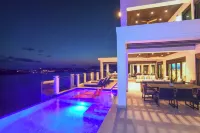 Sky View Villa -Center w/Pickleball Court Hotels in Nazareth