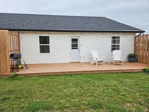 Cozy 2-bedroom house in beautiful North Rustico with WiFi, AC