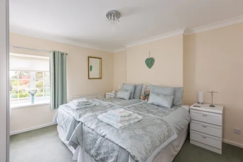 Central Cosy Character Cottage with Free Parking