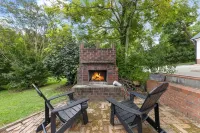 Cozy Davidson Cottage Park & Lake Moments Away - Pet Friendly Hotels in Davidson