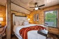 Serenity Oasis - Indoor Heated Pool - Hot Tub - FirePit- Games - Family Friendly Hôtels à proximité de : Sims Point