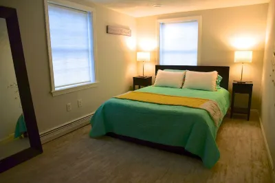 Modern Beachside Space - Near Boston/Airport/Train