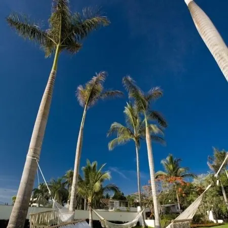 Panoramic Oceanview, Luxury Condo 3 bd, 3bath on the beach.