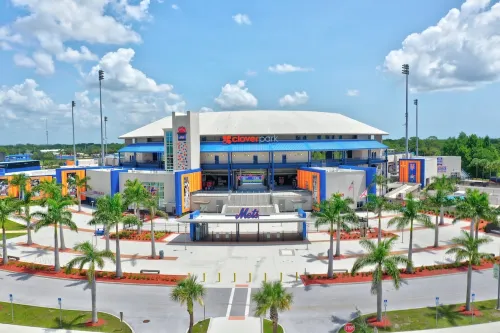 Modern Private 2 BR 1 BA and Kitchen Near the Beach