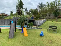 3 BEDROOM HOUSE, 4X9 METER POOL, ORCHARD, PLAYGROUND, FIREPLACE AND GAMES ROOM Hotels in Pinhalzinho