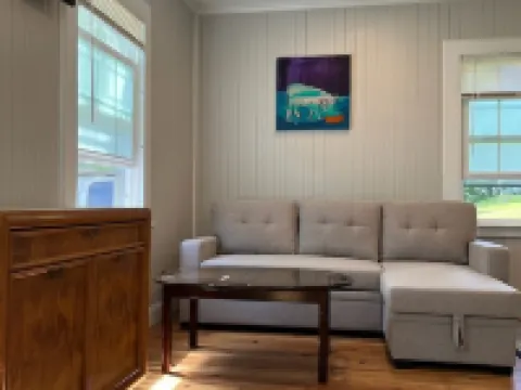 Historic Whitneyville Cottage Hotels in Hamden