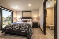 Exquisite Luxury Home with Panoramic Mountain Views & First-Class Amenities