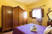 charming house in the middle of nature with pool .Ideal couples.