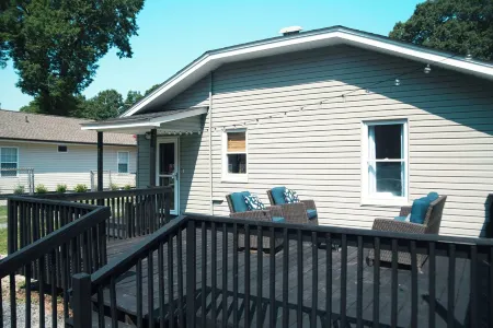 Newly Remodeled Downtown Fort Mill home: 3 Queens - Sleeps 6